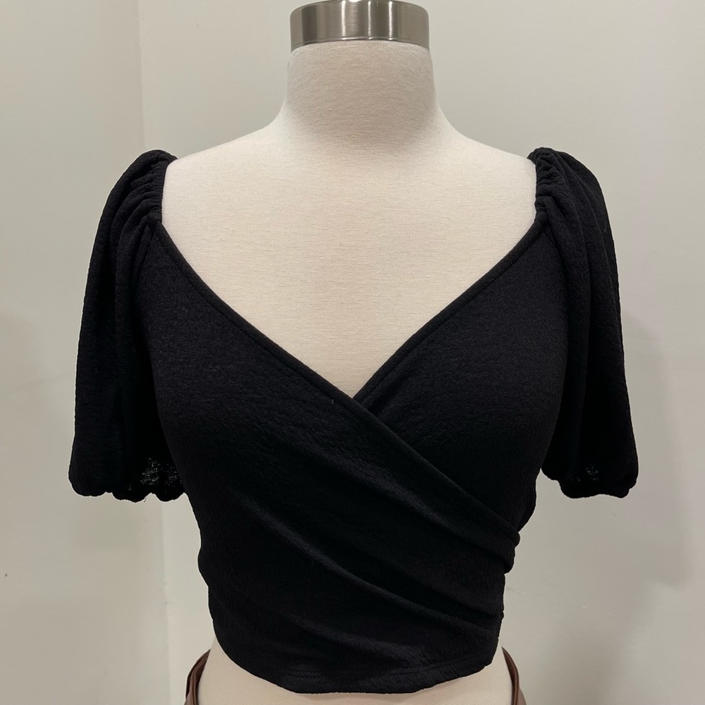 Forever 21 Black Puff Sleeve Crop Top